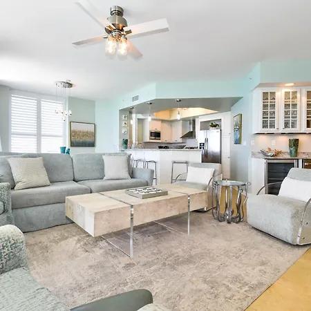Silver Beach Towers W1606